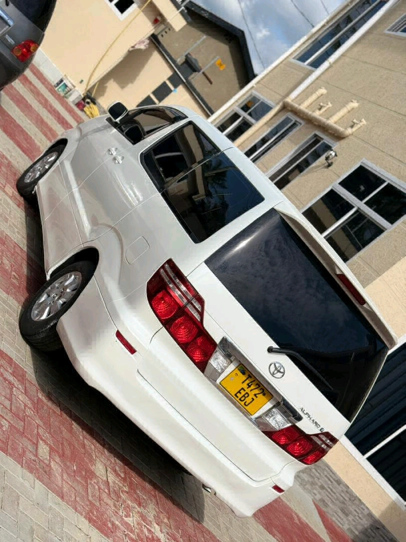 Toyota Alphard 2005 Minivan (2390cc) thumbnail 6