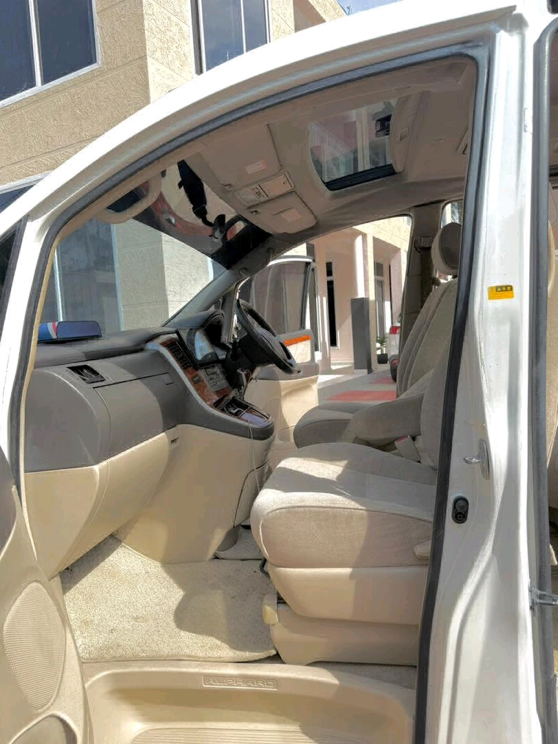 Toyota Alphard 2005 Minivan (2390cc) thumbnail 8