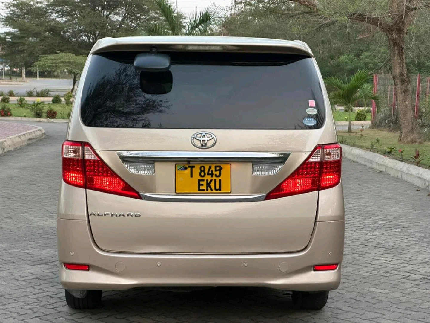 Toyota Alphard Minivan 2008 Model thumbnail 2
