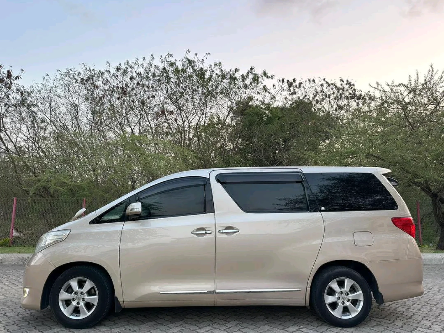 Toyota Alphard Minivan 2008 Model thumbnail 5