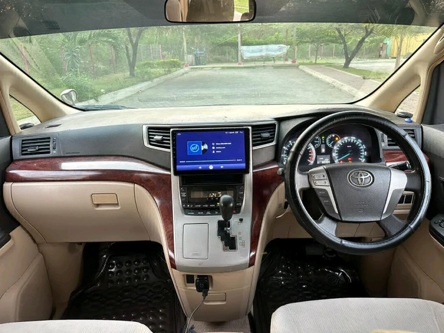 Toyota Alphard Minivan 2008 Model thumbnail 7