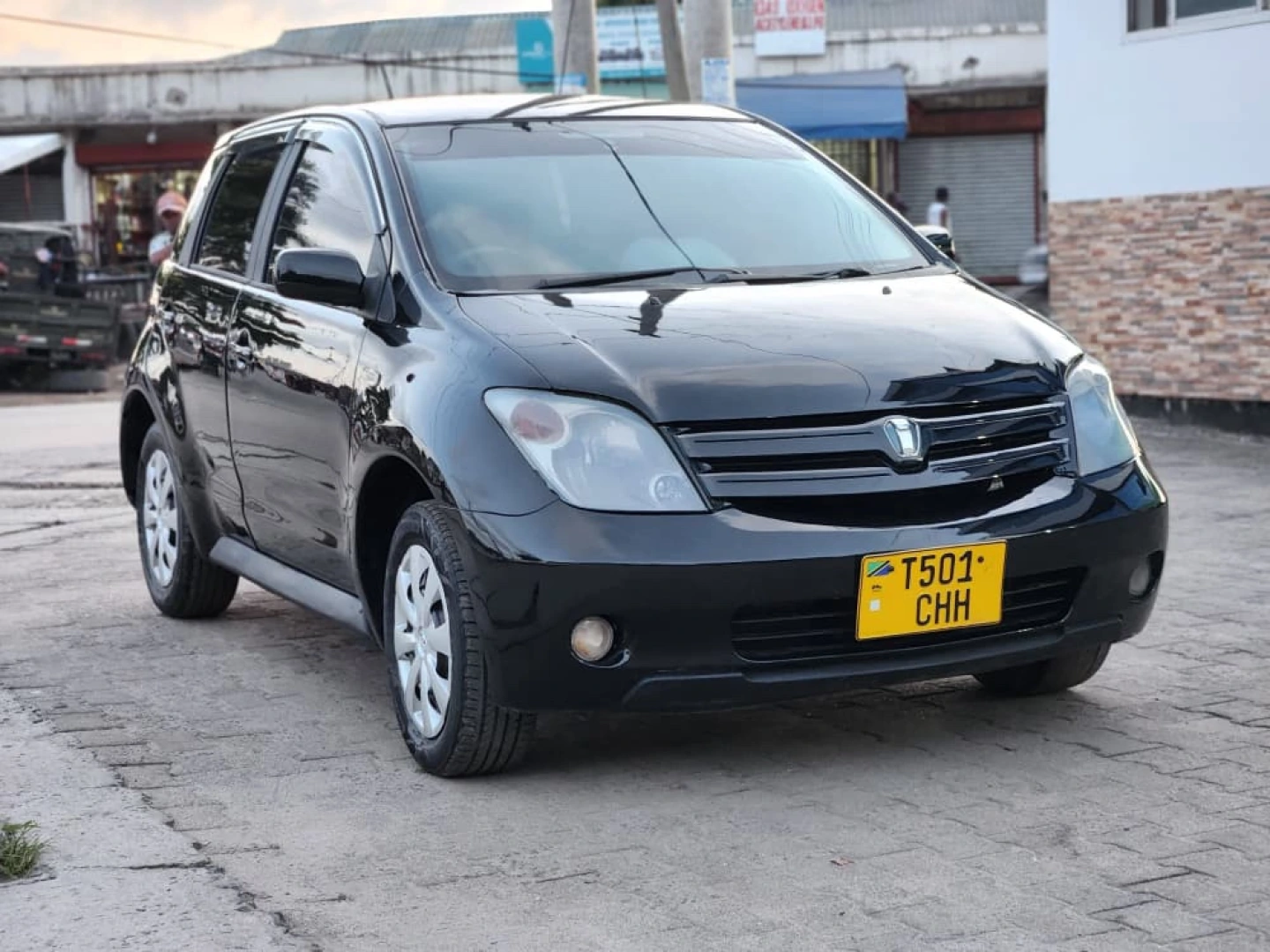 Black Toyota Ist 1.2L Hatchback for Sale thumbnail 2