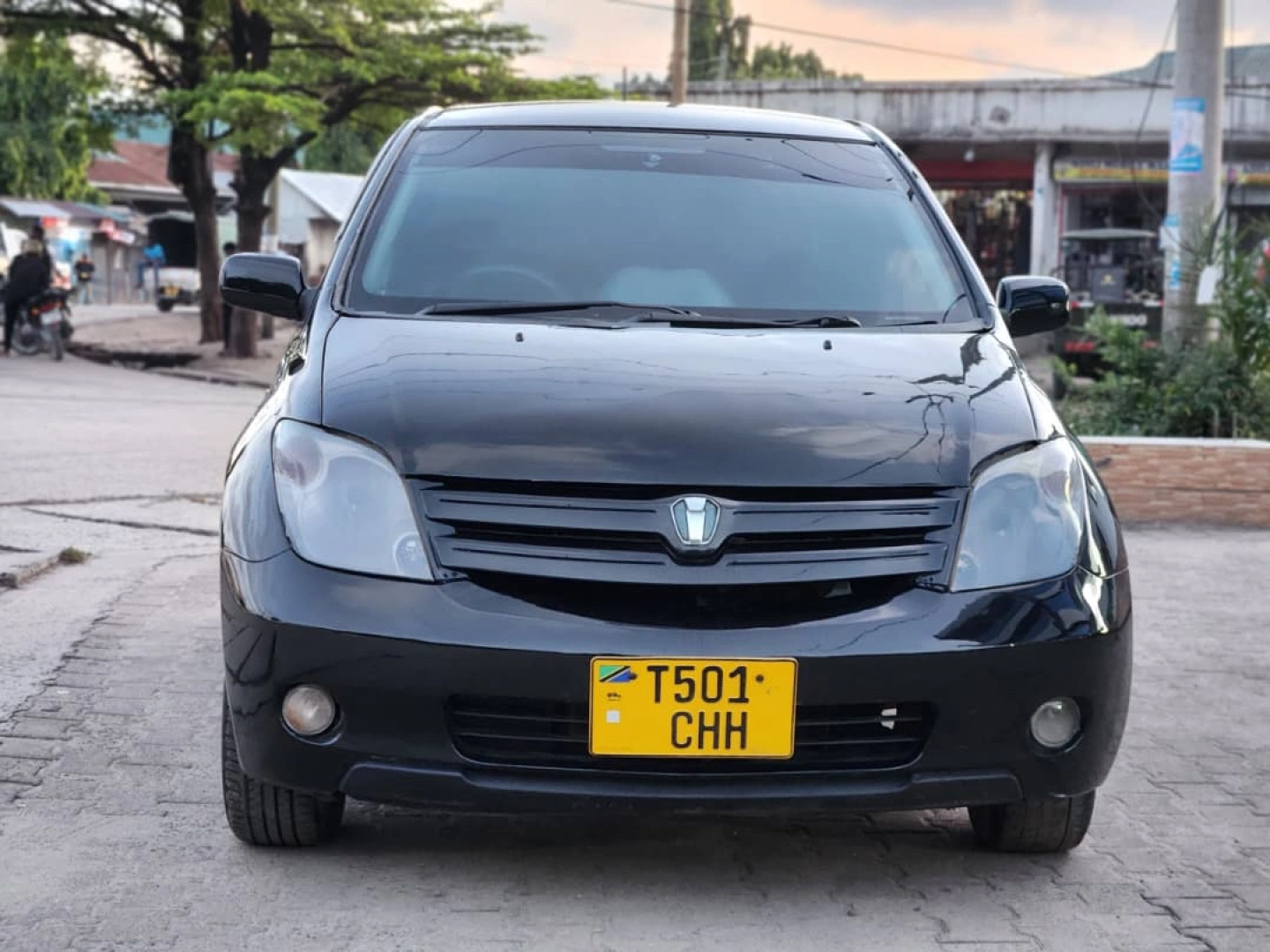 Black Toyota Ist 1.2L Hatchback for Sale thumbnail 6