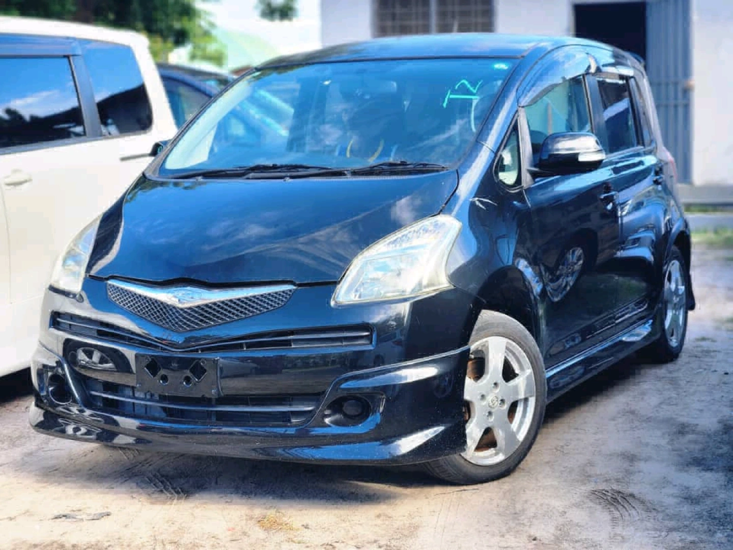Toyota Ractis 2006 Black Hatchback thumbnail 2
