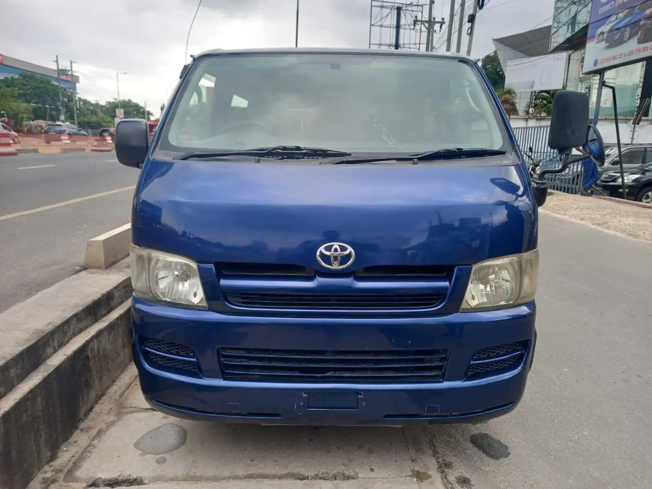 2004 Toyota Hiace (14 Seater)