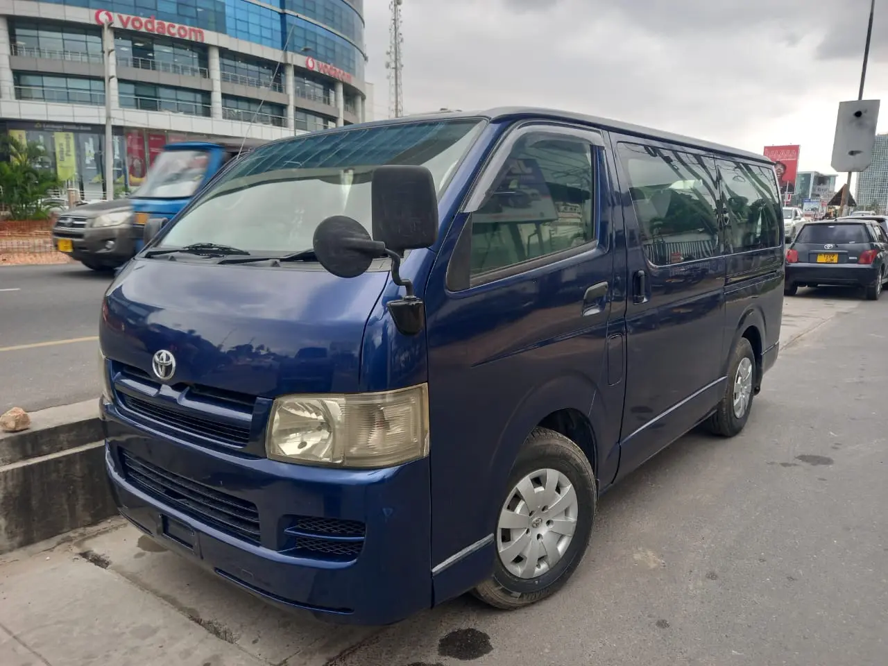 2004 Toyota Hiace (14 Seater) thumbnail 2
