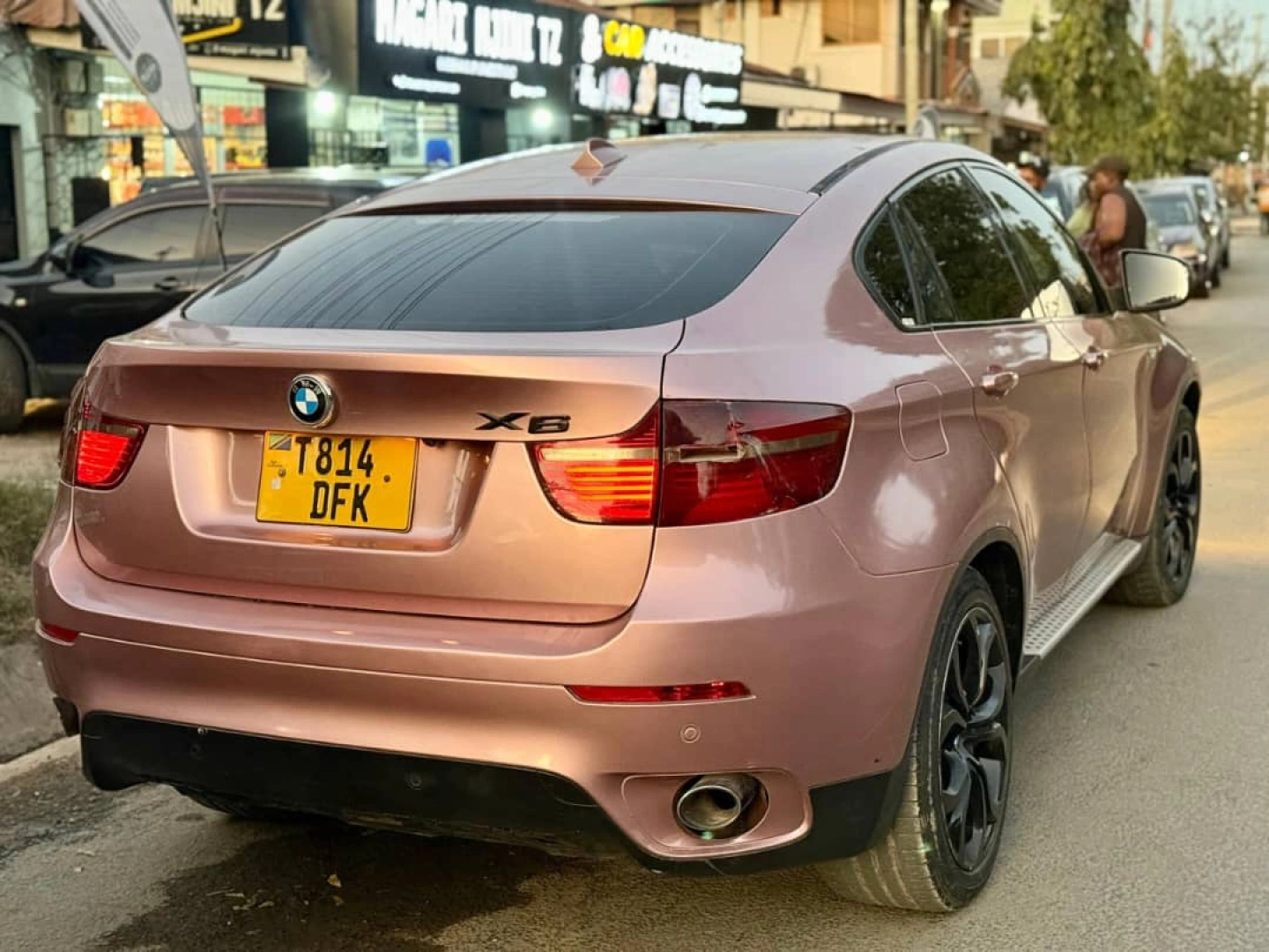 BMW X6 SUV Pink/Rose Gold thumbnail 2