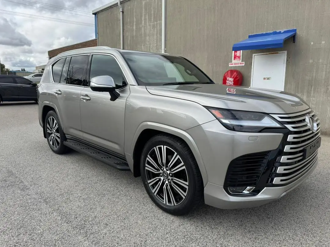 Lexus LX 500d 2026 thumbnail 2