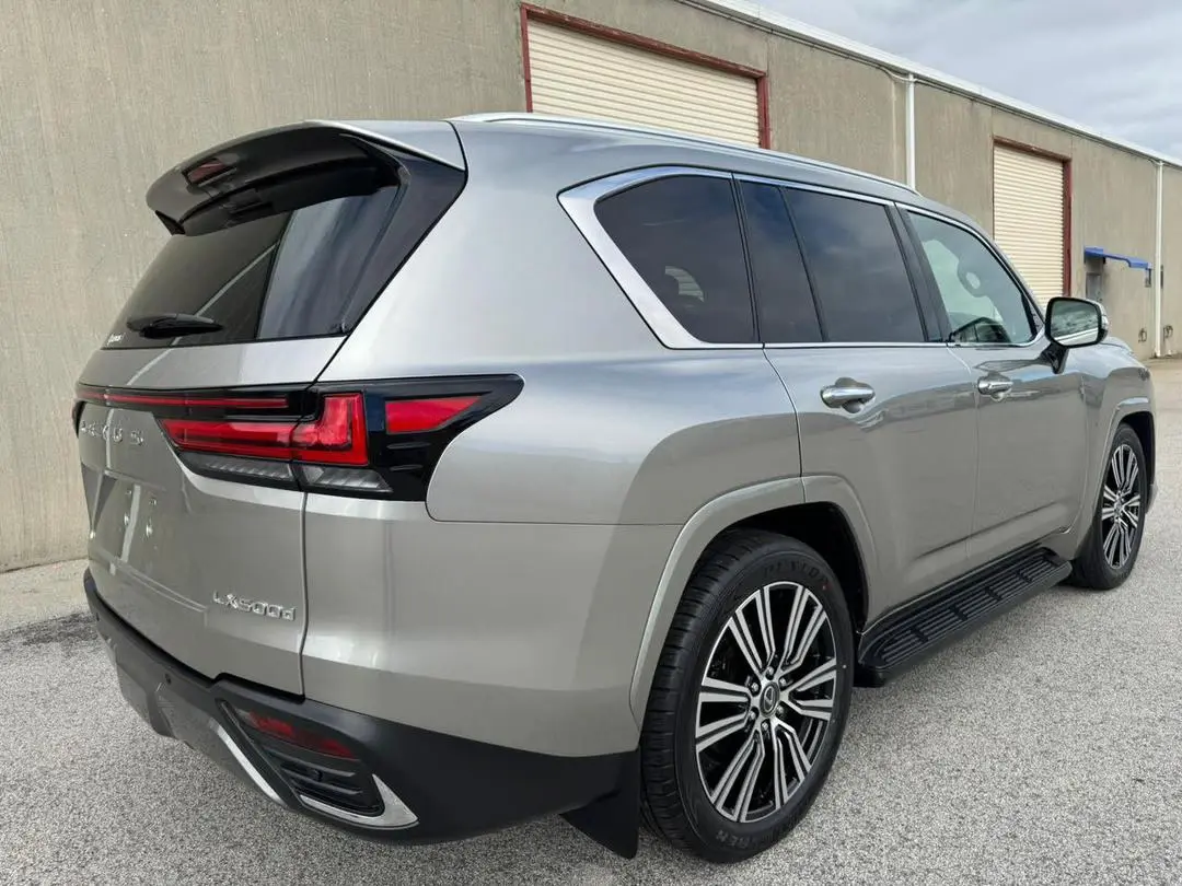 Lexus LX 500d 2026 thumbnail 3