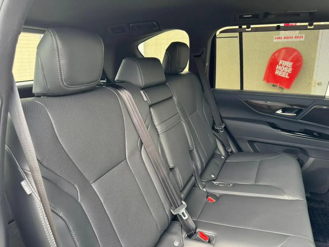 Lexus LX 500d 2026 thumbnail 6