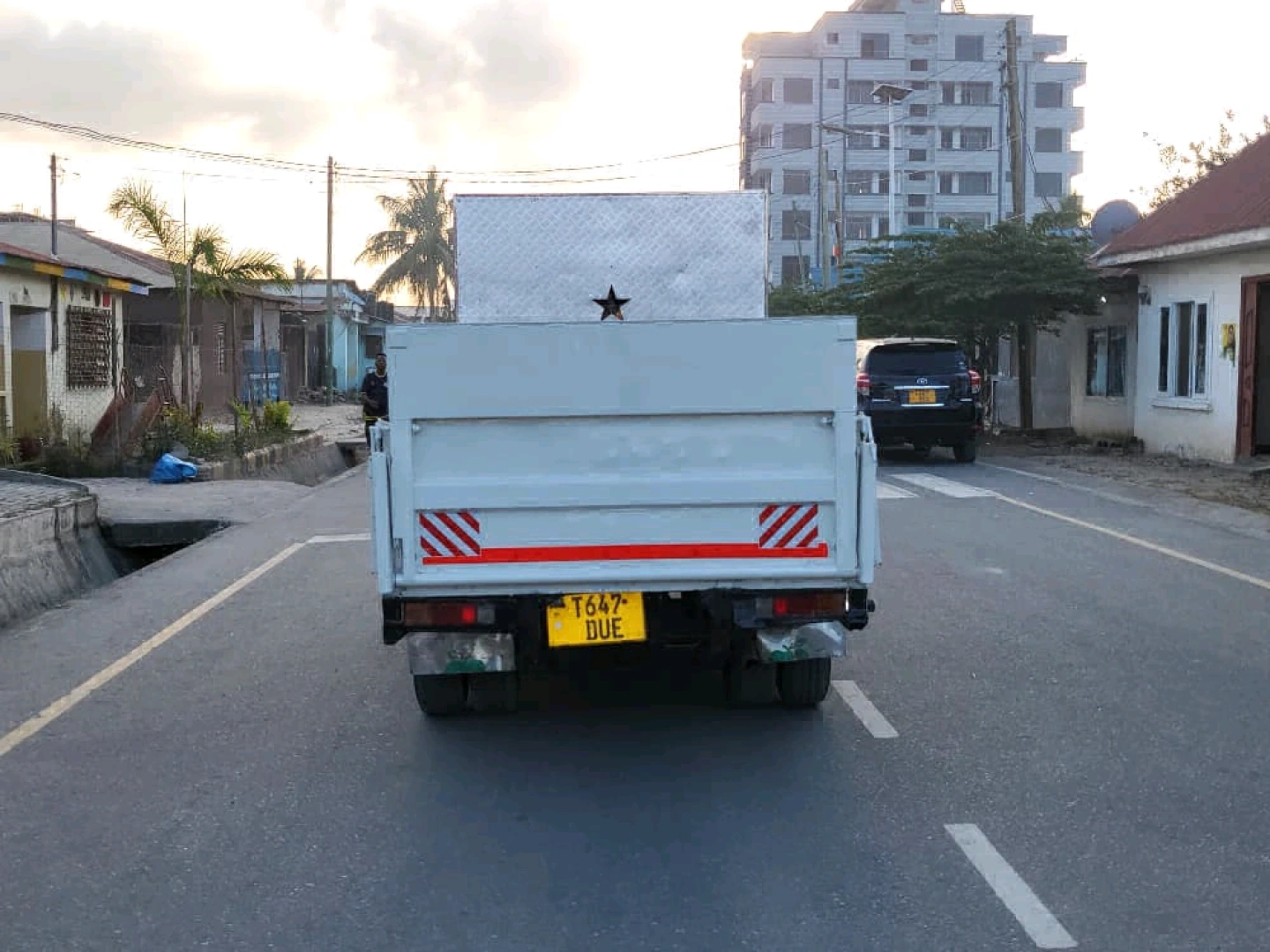 Mitsubishi Canter Truck Flatbed DUE thumbnail 3