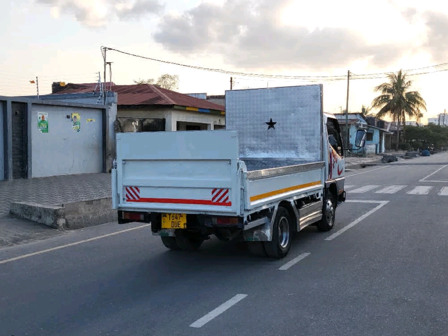 Mitsubishi Canter Truck Flatbed DUE thumbnail 4