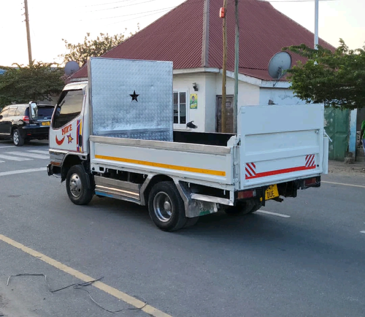 Mitsubishi Canter Truck Flatbed DUE thumbnail 5