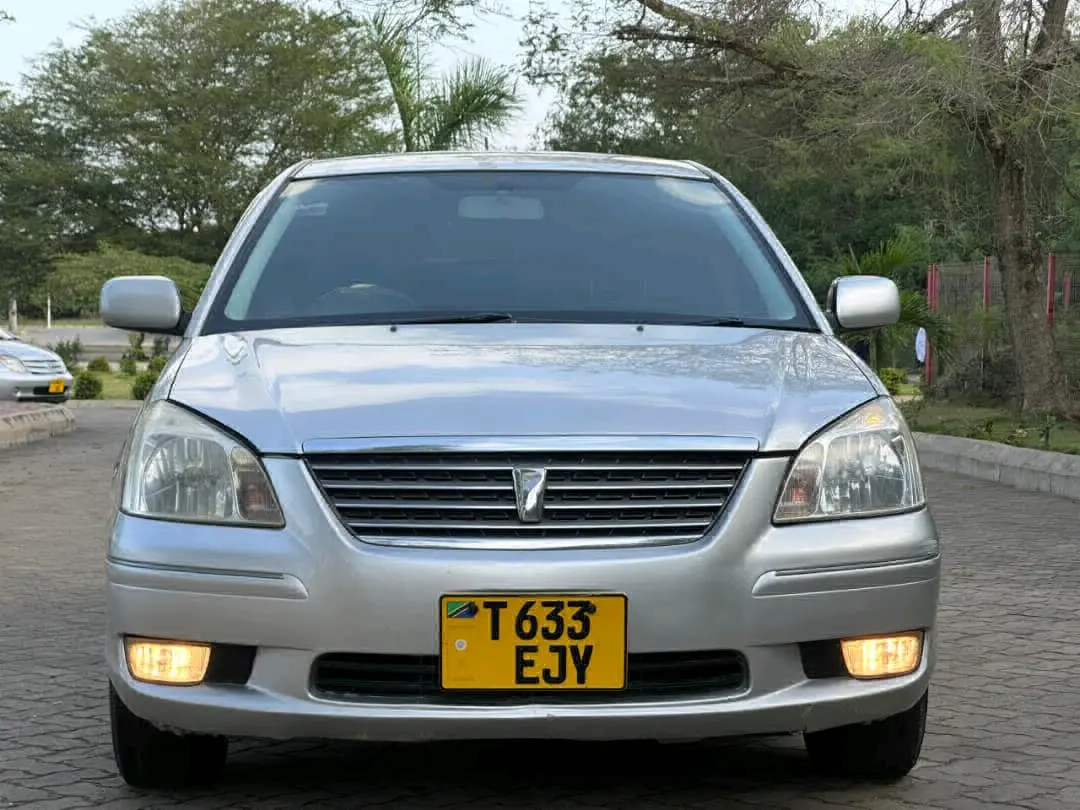 Toyota Premio 2005, Silver, 72,000 KM