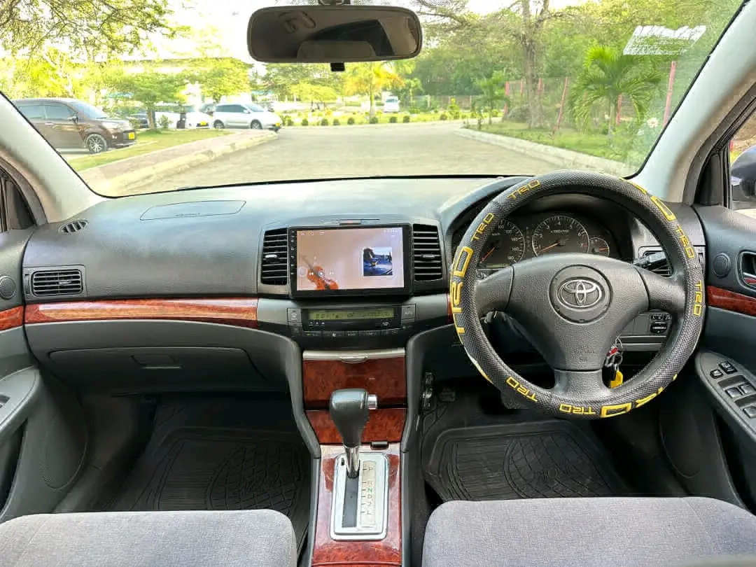 Toyota Premio 2005, Silver, 72,000 KM thumbnail 2