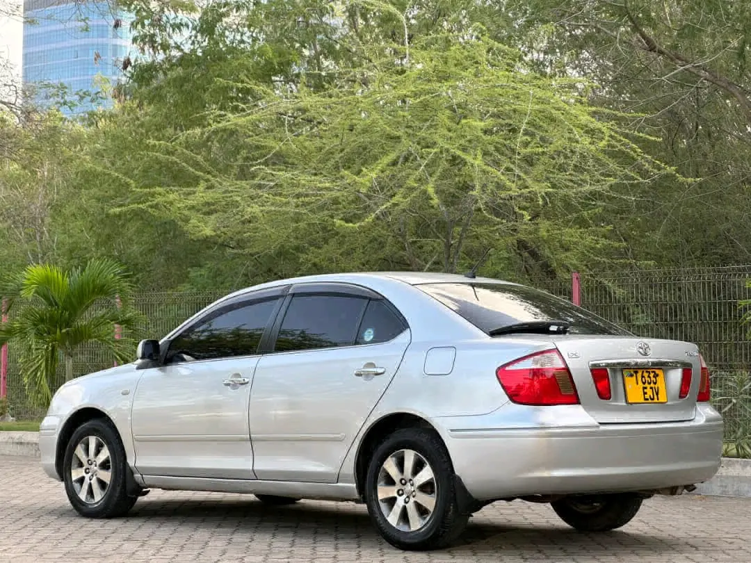 Toyota Premio 2005, Silver, 72,000 KM thumbnail 4