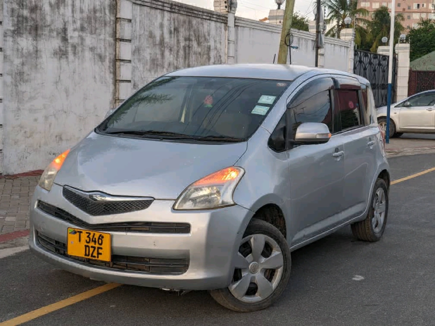 Toyota Ractis 2005 Silver Full AC thumbnail 4