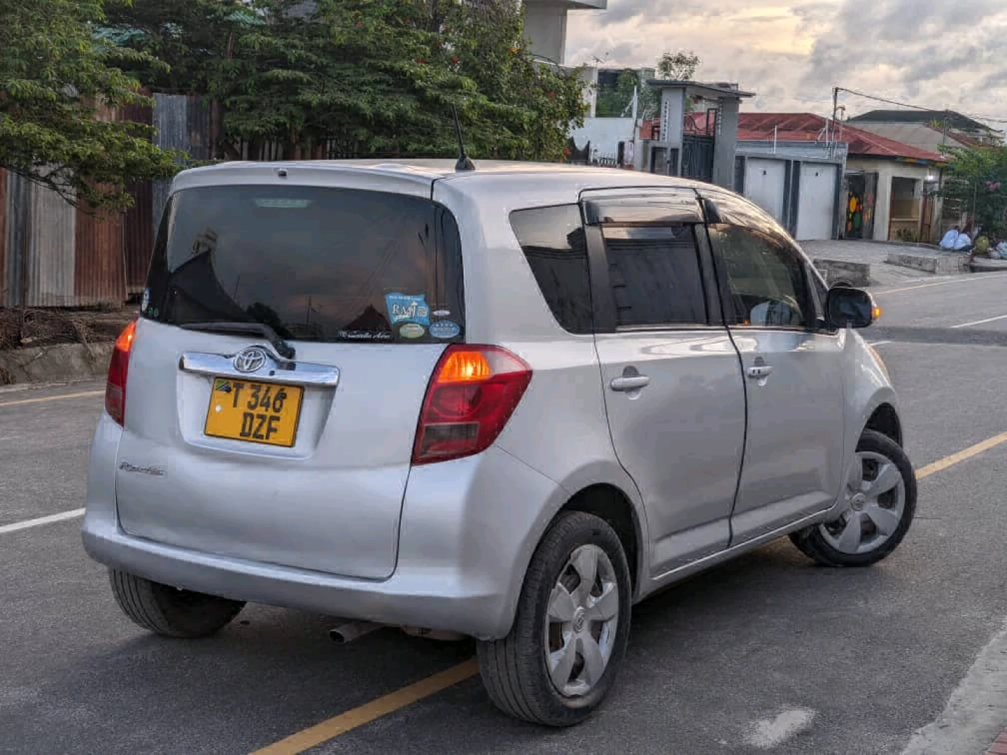 Toyota Ractis 2005 Silver Full AC thumbnail 5