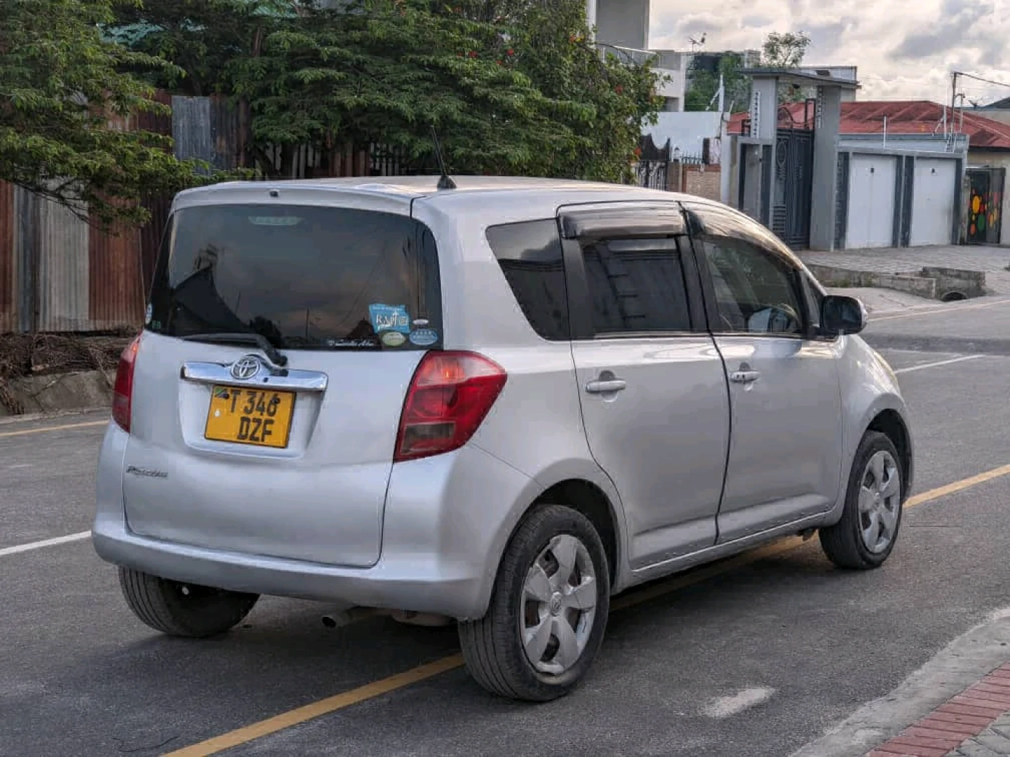 Toyota Ractis 2005 Silver Full AC thumbnail 6