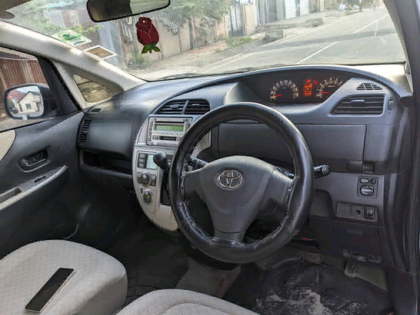 Toyota Ractis 2005 Silver Full AC thumbnail 8