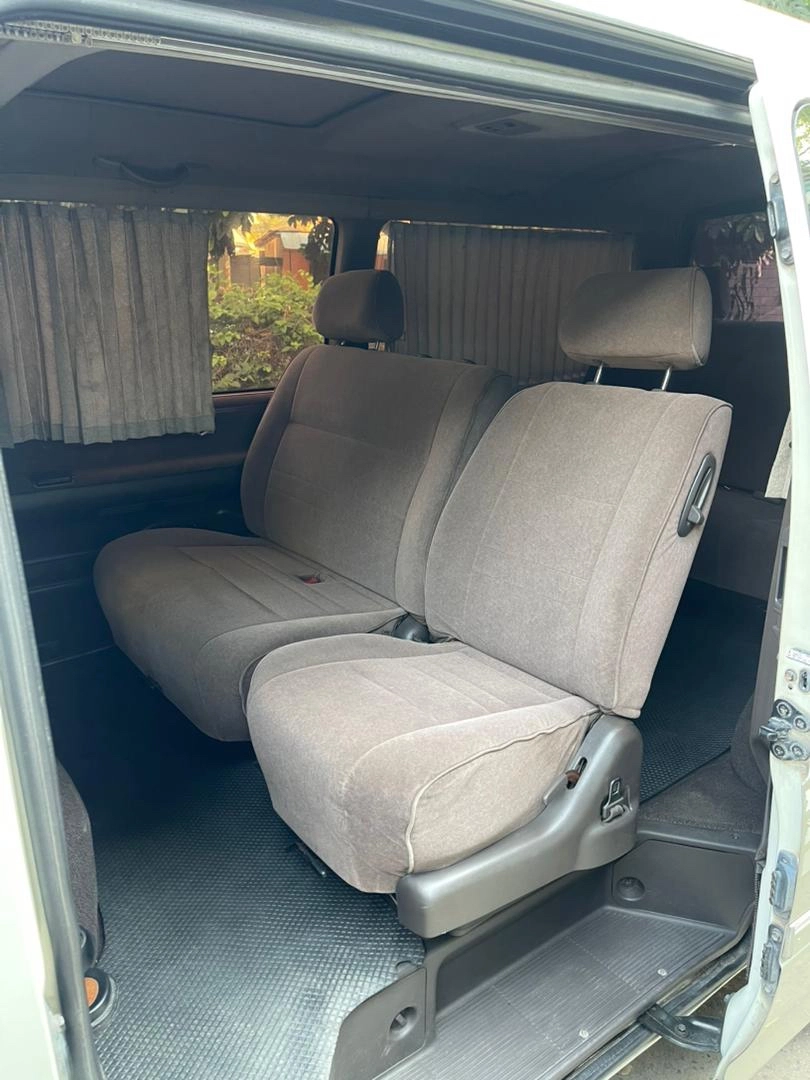 Toyota Hiace DVN Minibus (2796cc) thumbnail 6