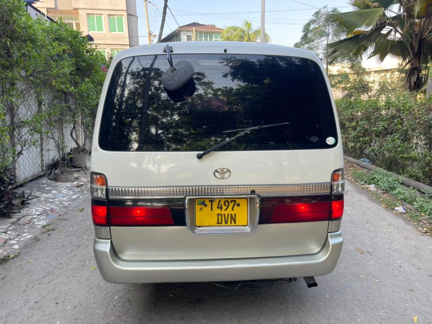 Toyota Hiace DVN Minibus (2796cc) thumbnail 7