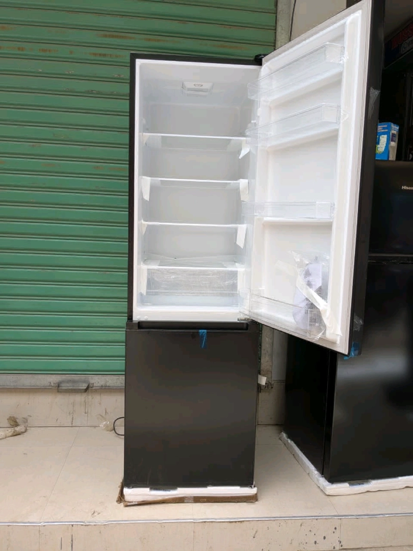 Hisense Refrigerator 226 Liters thumbnail 2