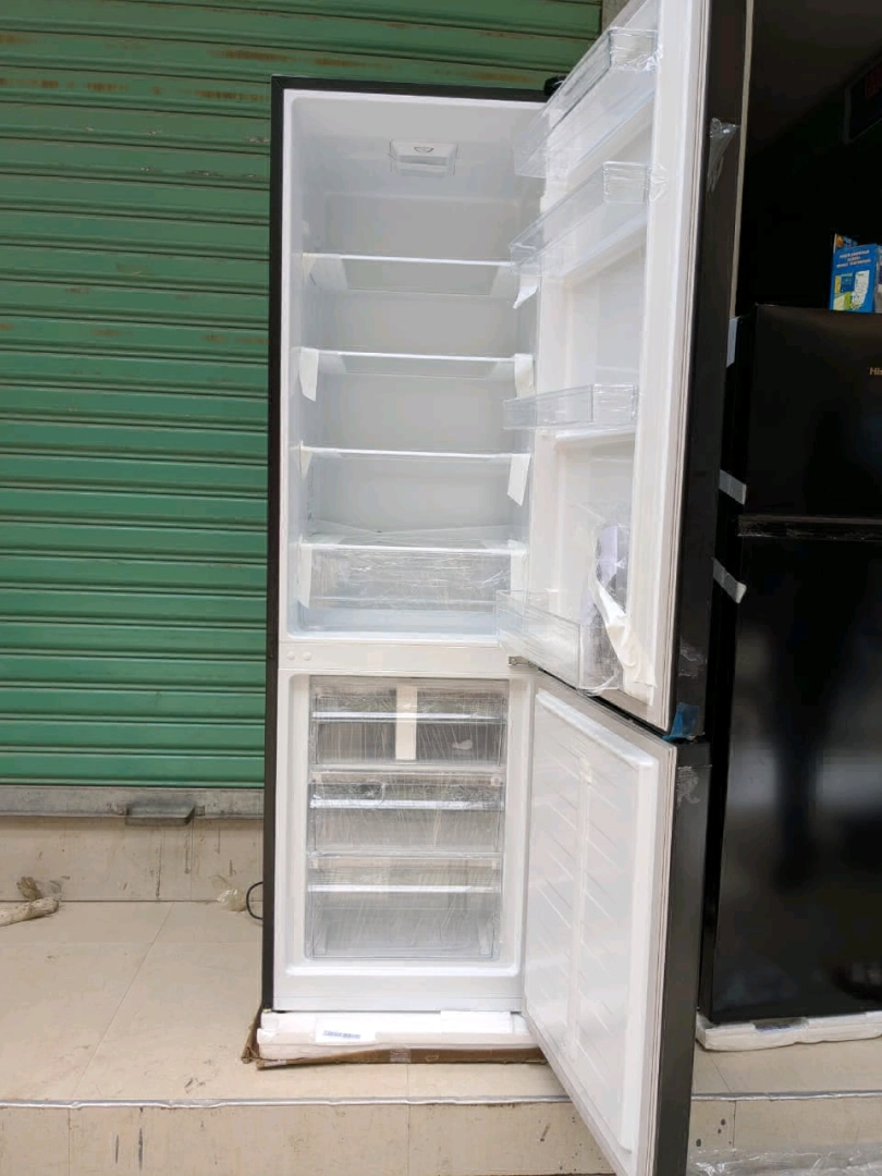 Hisense Refrigerator 226 Liters thumbnail 5