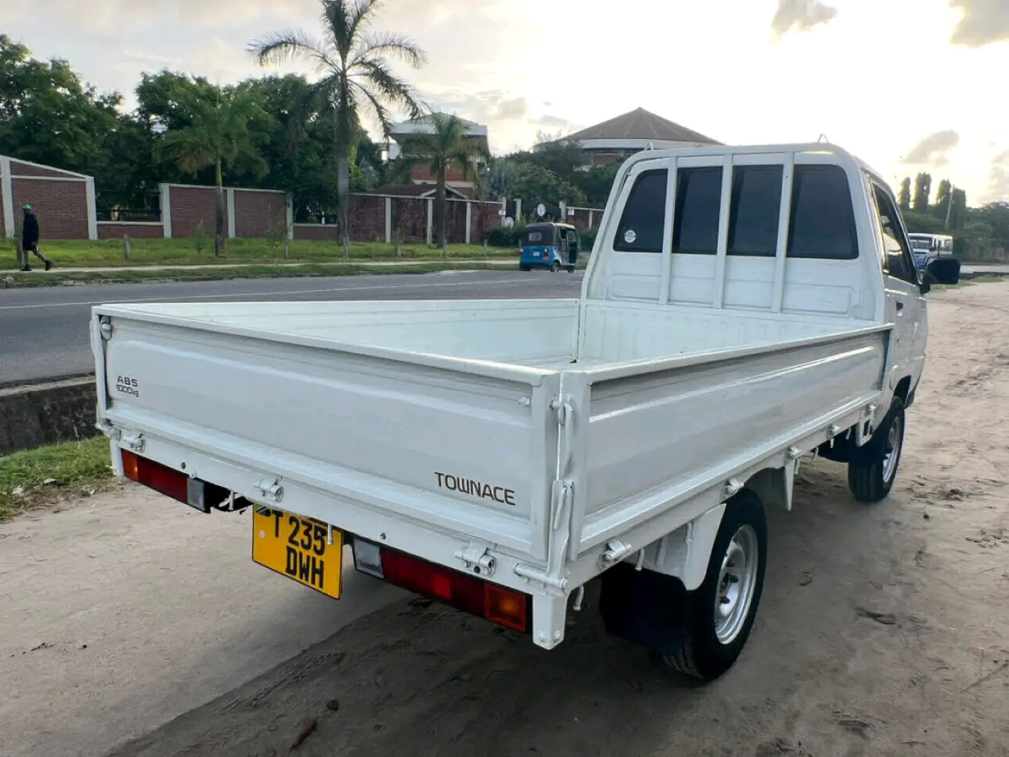 Toyota Town Ace Van 2004 thumbnail 4