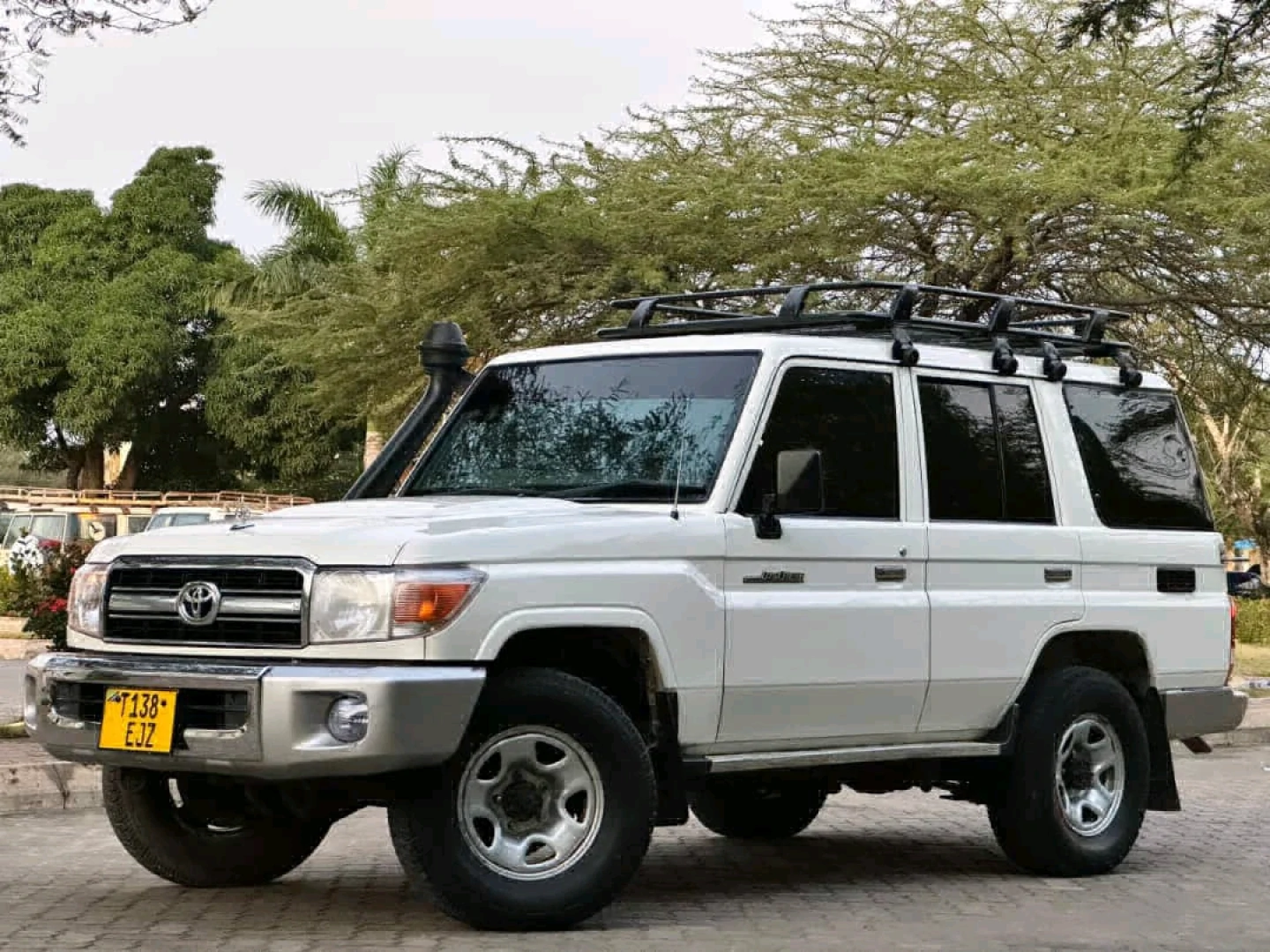 Toyota Land Cruiser Hardtop 2010 Diesel 4x4 thumbnail 2