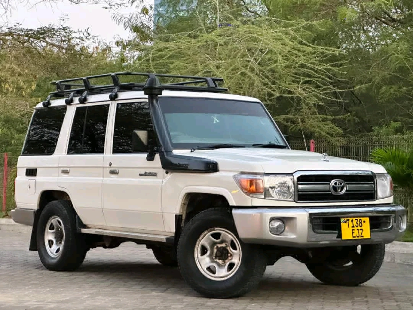 Toyota Land Cruiser Hardtop 2010 Diesel 4x4 thumbnail 4