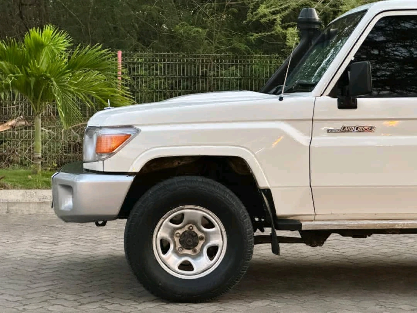 Toyota Land Cruiser Hardtop 2010 Diesel 4x4 thumbnail 8
