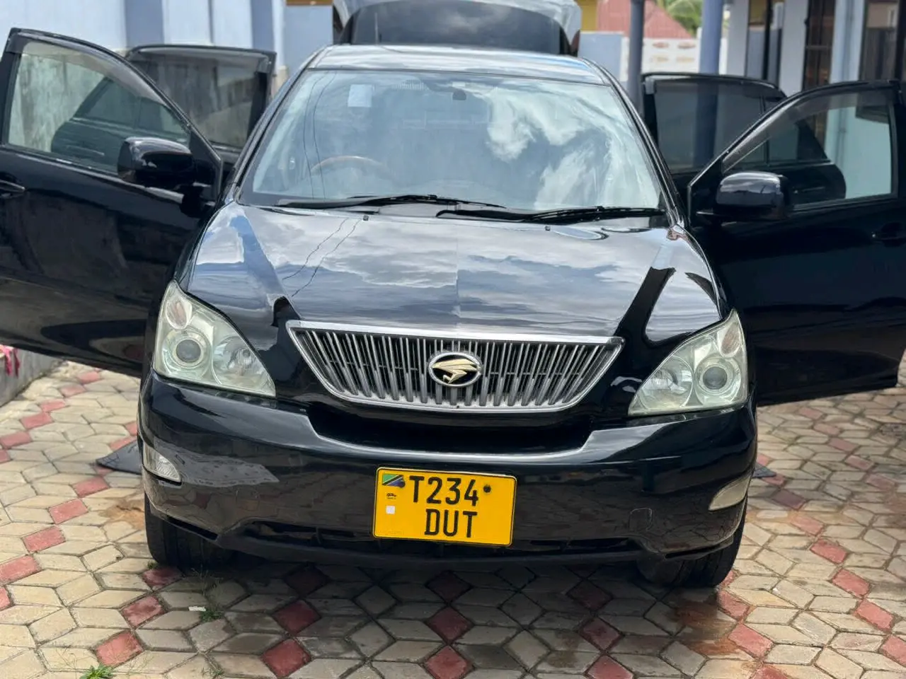 Toyota Harrier 2005 Black, Full Options thumbnail 2