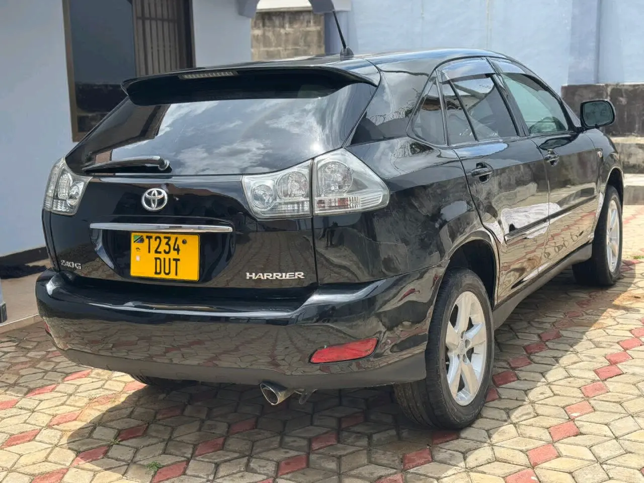 Toyota Harrier 2005 Black, Full Options thumbnail 3