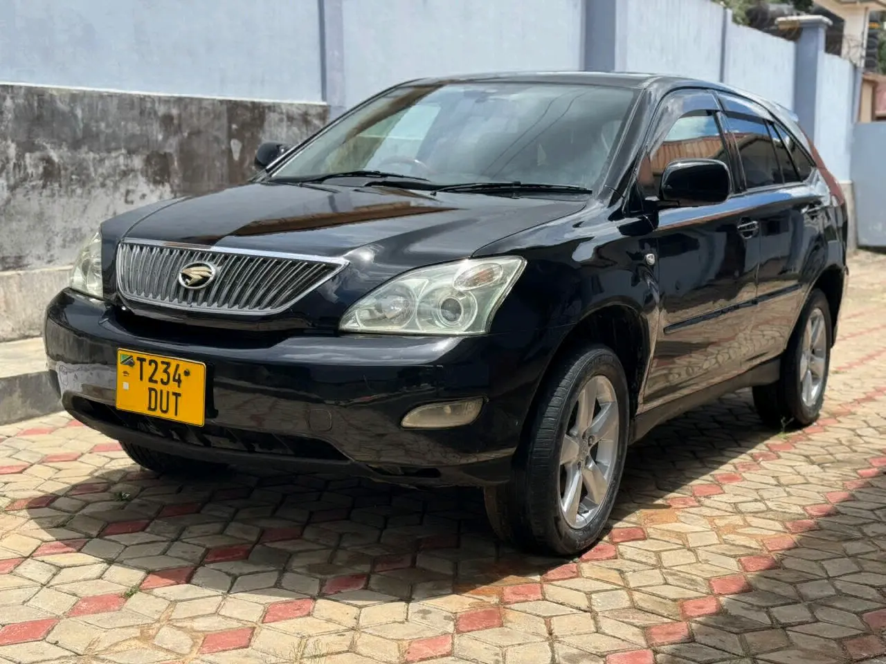 Toyota Harrier 2005 Black, Full Options thumbnail 4