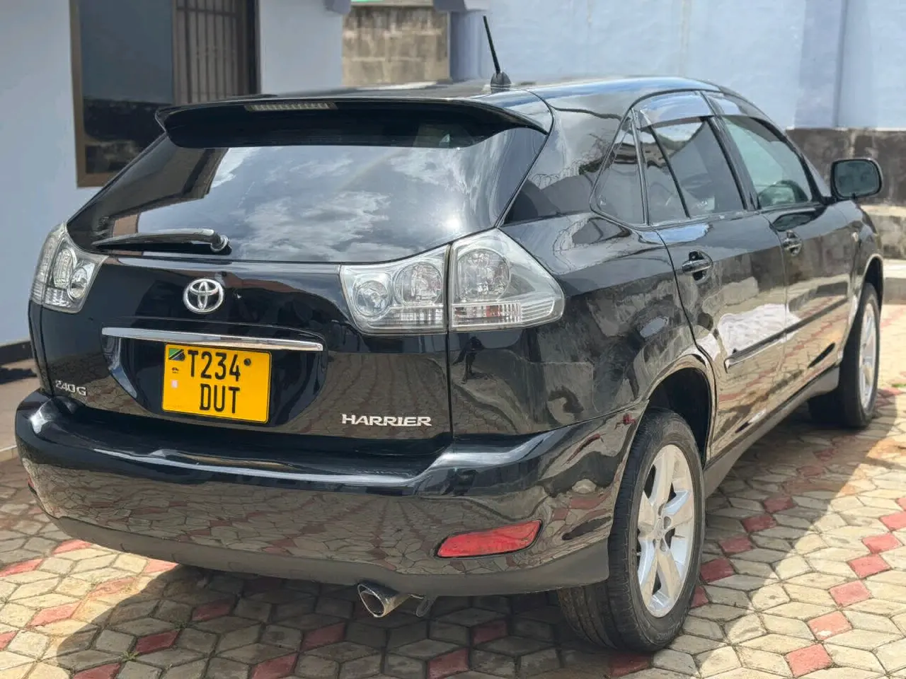 Toyota Harrier 2005 Black, Full Options thumbnail 5