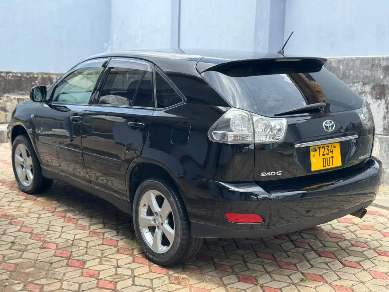 Toyota Harrier 2005 Black, Full Options thumbnail 6