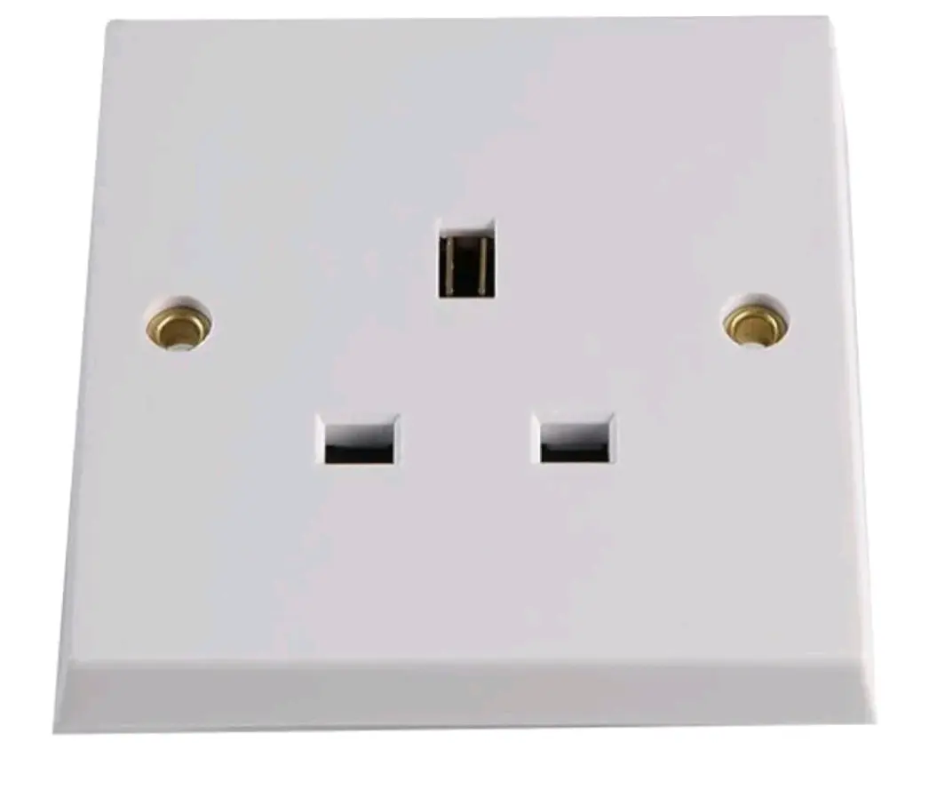 Single White Unswitched Socket