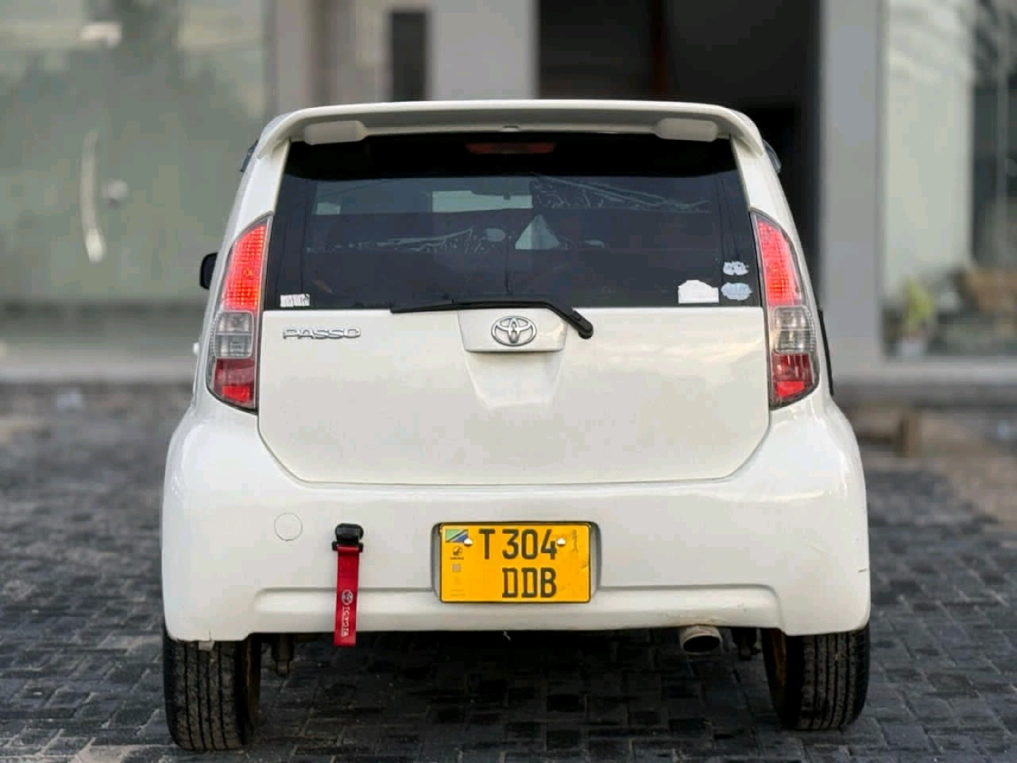 White Toyota Passo CC 990 Full Document