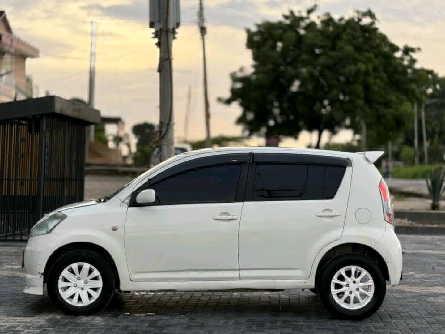 White Toyota Passo CC 990 Full Document thumbnail 2
