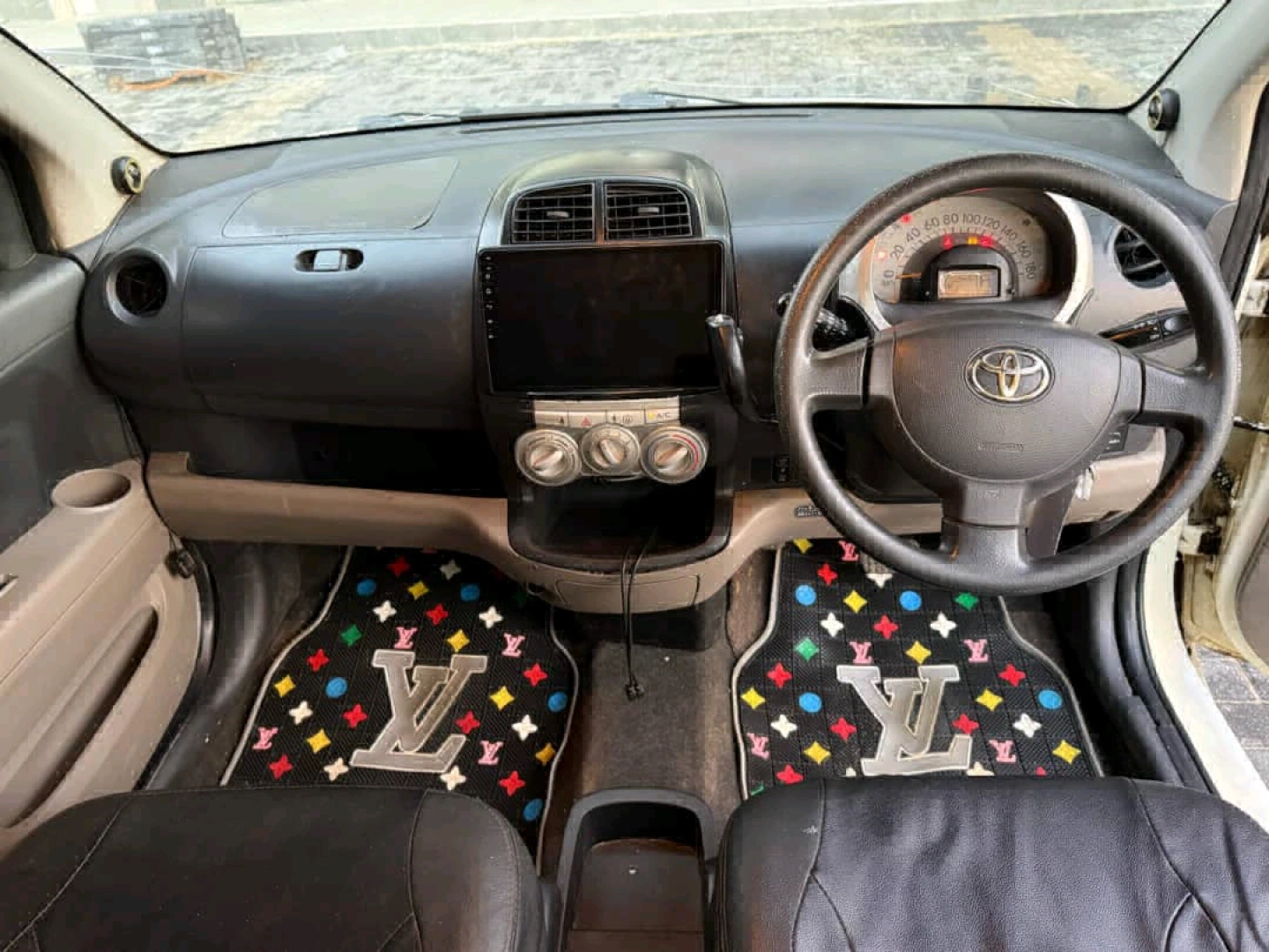 White Toyota Passo CC 990 Full Document thumbnail 8