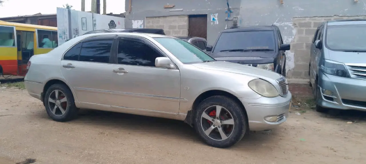Toyota Brevis Silver kwa Mauzo thumbnail 3