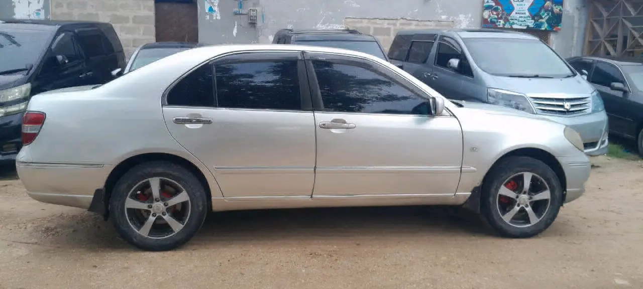 Toyota Brevis Silver kwa Mauzo thumbnail 4