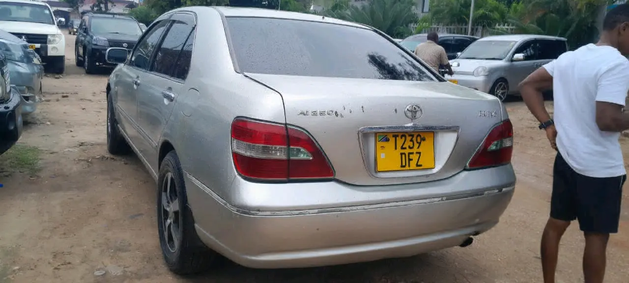 Toyota Brevis Silver kwa Mauzo thumbnail 6