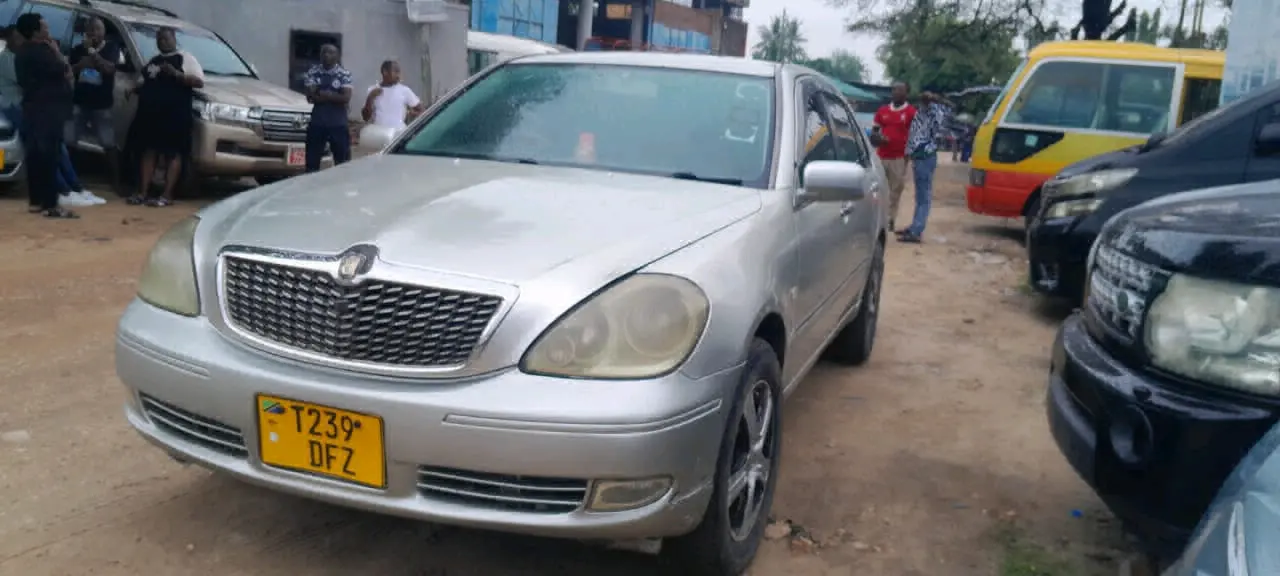 Toyota Brevis Silver kwa Mauzo thumbnail 7