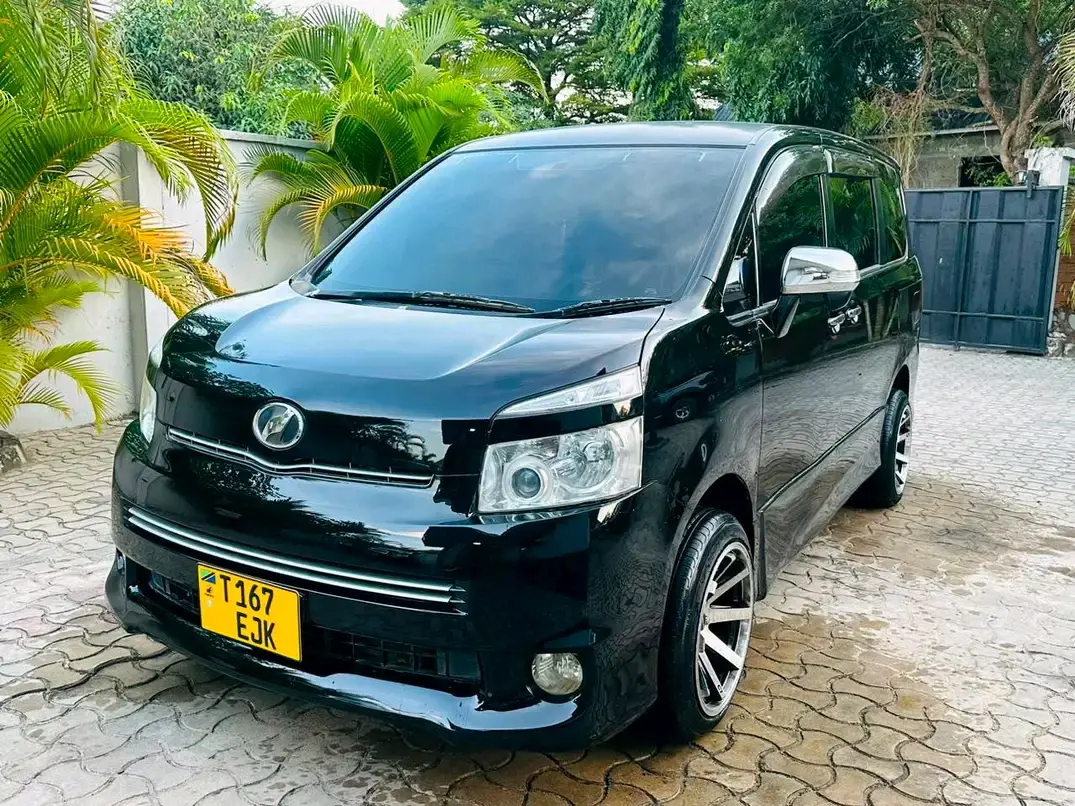 Toyota Noah 2009 thumbnail 6