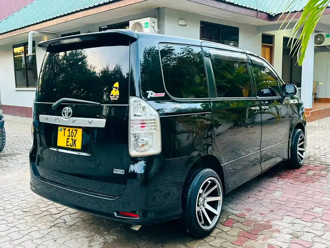 Toyota Noah 2009 thumbnail 7