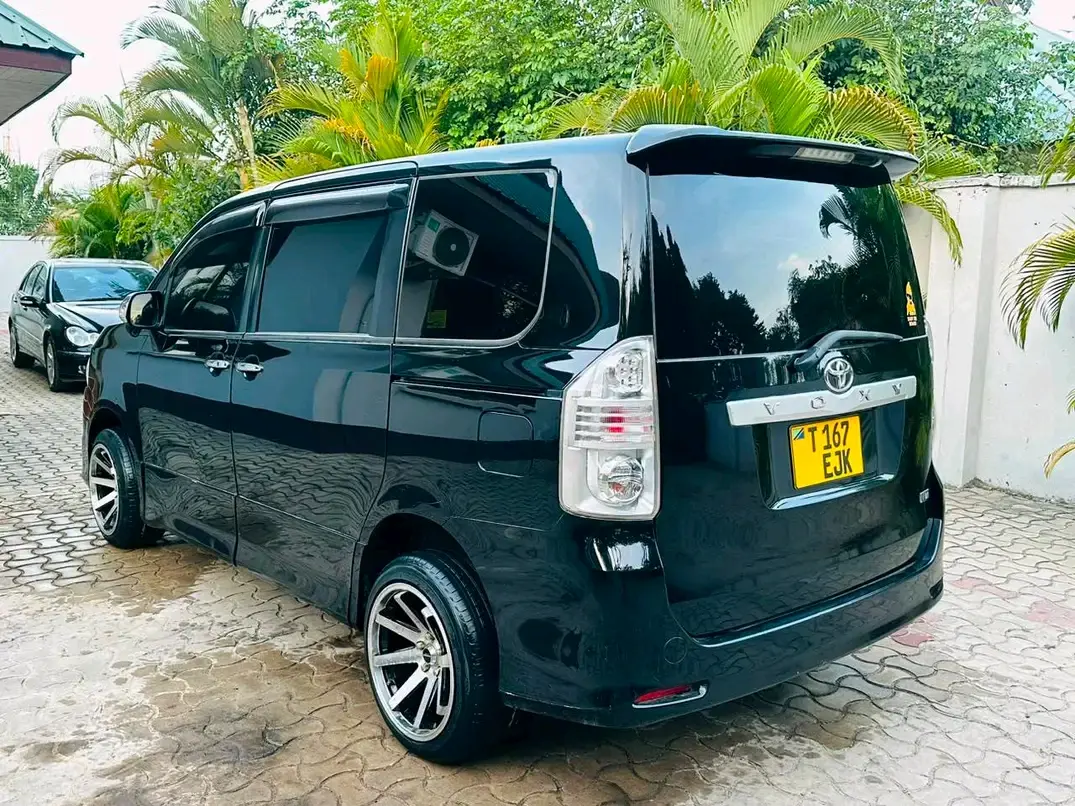 Toyota Noah 2009 thumbnail 8