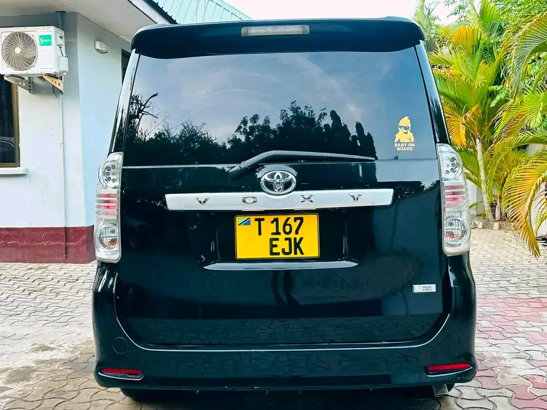 Toyota Noah 2009 thumbnail 9