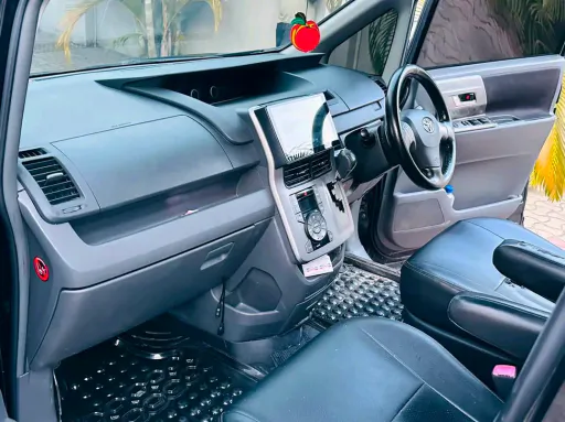 Toyota Noah 2009